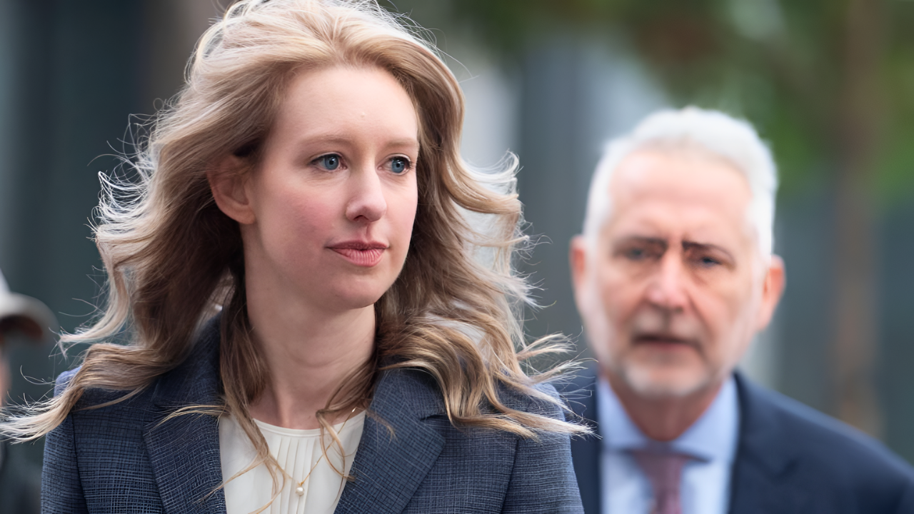Elizabeth Holmes begs Trump to wipe 11-year sentence—$452 million fraud victims left hanging<br>