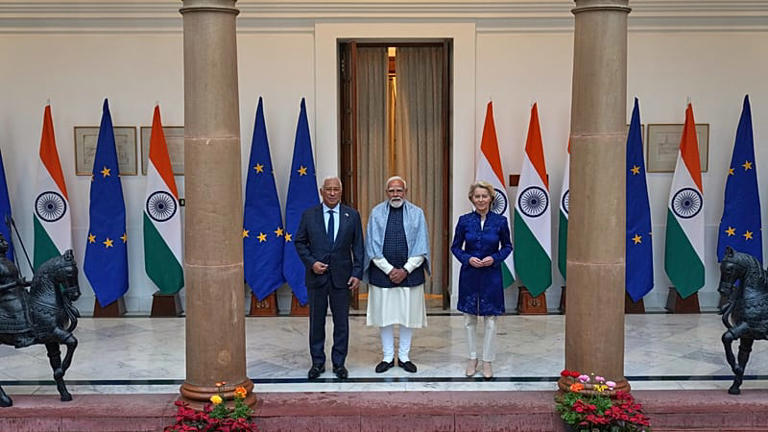 El primer ministro indio Narendra Modi se reúne en Nueva Delhi con Antonio Costa, del Consejo Europeo, y Ursula von der Leyen, presidenta de la Comisión Europea. 27 ene. 2026.