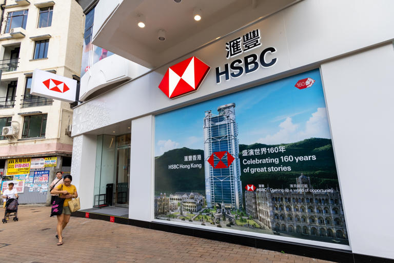 HSBC market cap tops $300B, a first for European banks