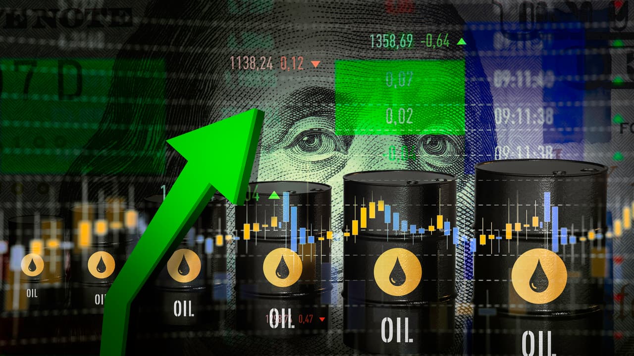 Brent and WTI crude steady near top levels with geopolitical risk