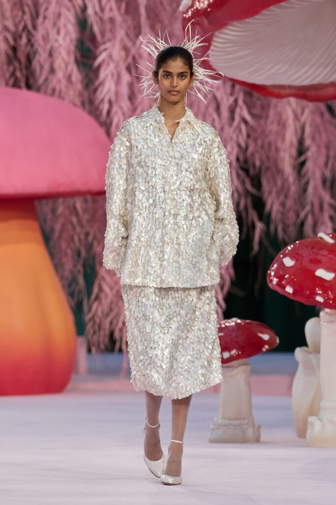 La première collection couture Chanel par Matthieu Blazy : le chic ...