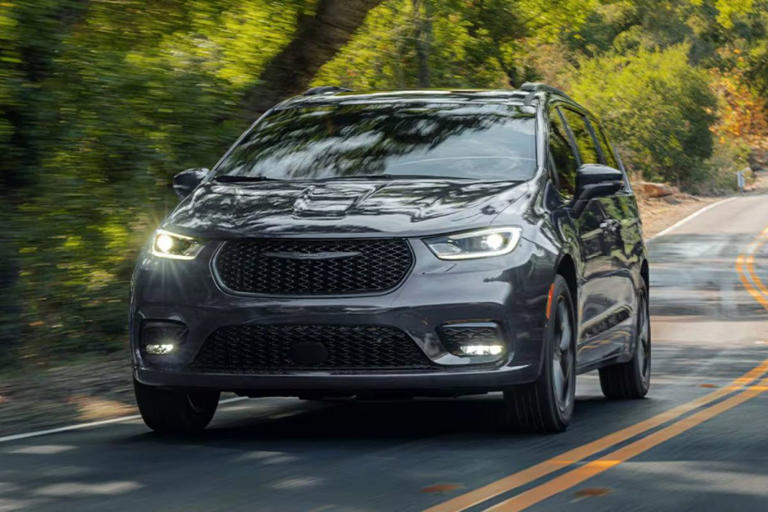 Chrysler drops 2026 Pacifica lease deals for February as facelift gets ...