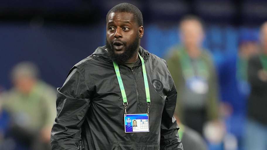 Cowboys interview assistant linked to former NFL defensive player of ...