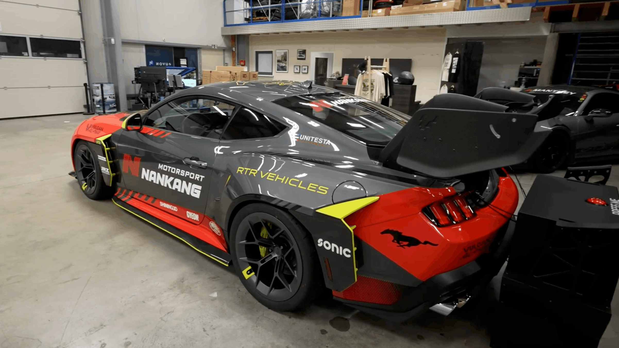 High-performance Mustang faces trouble on racing circuit
