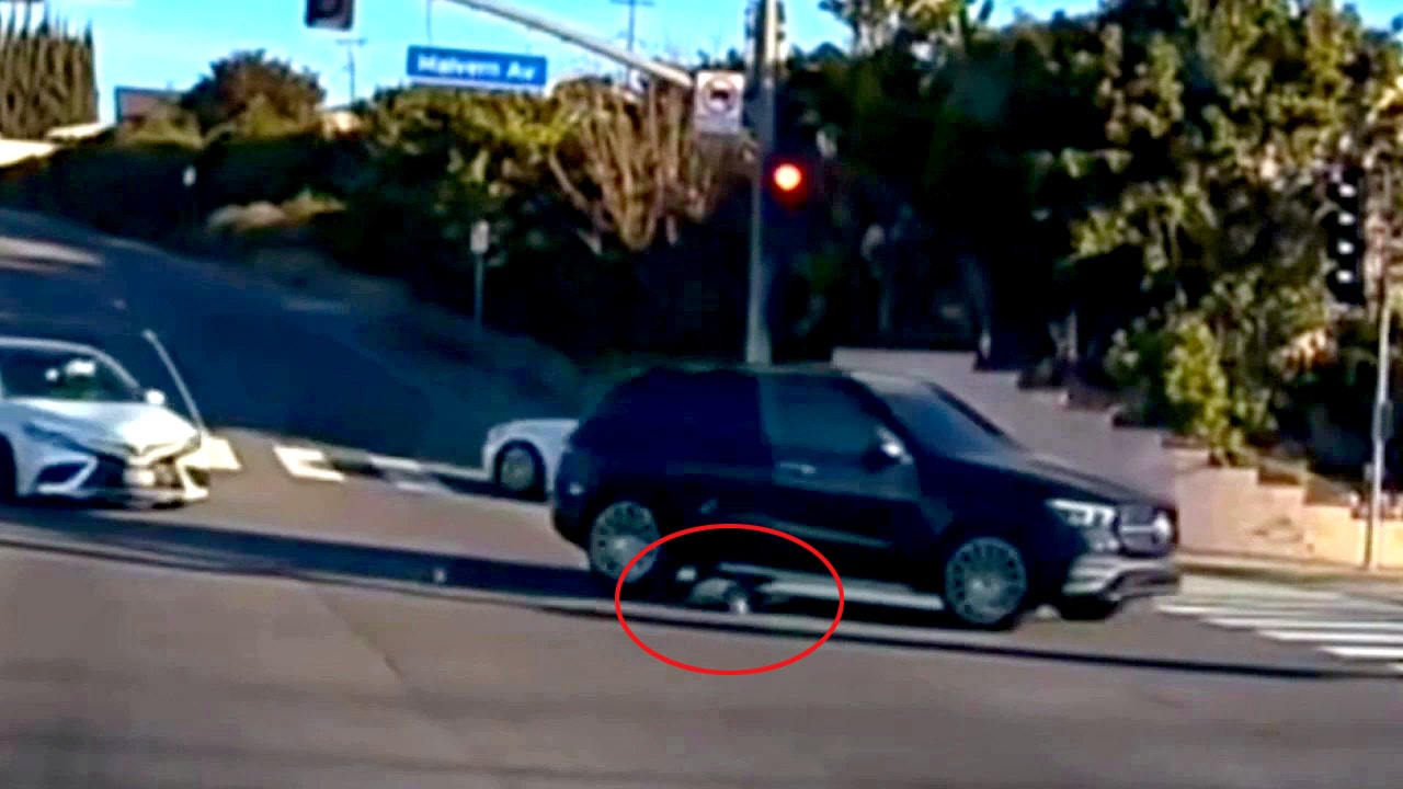 California toddler falls out of moving car, mother charged<br><br>