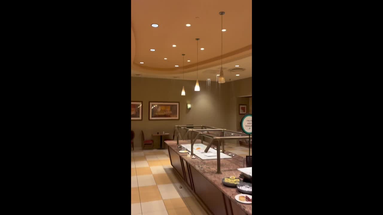 Hotel lobby ceiling collapses after water leak in Oklahoma
