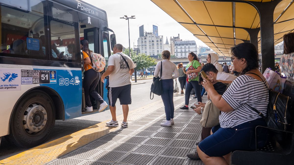La UTA y empresas de transporte se reúnen para evitar el primer paro de ...