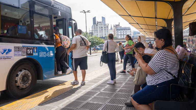 La UTA y empresas de transporte se reúnen para evitar el primer paro de ...