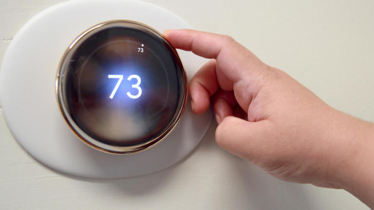 This simple thermostat change lowered my bill without making my home ...