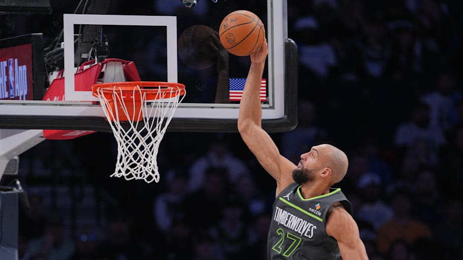 Wolves snap losing streak in blowout win over Warriors