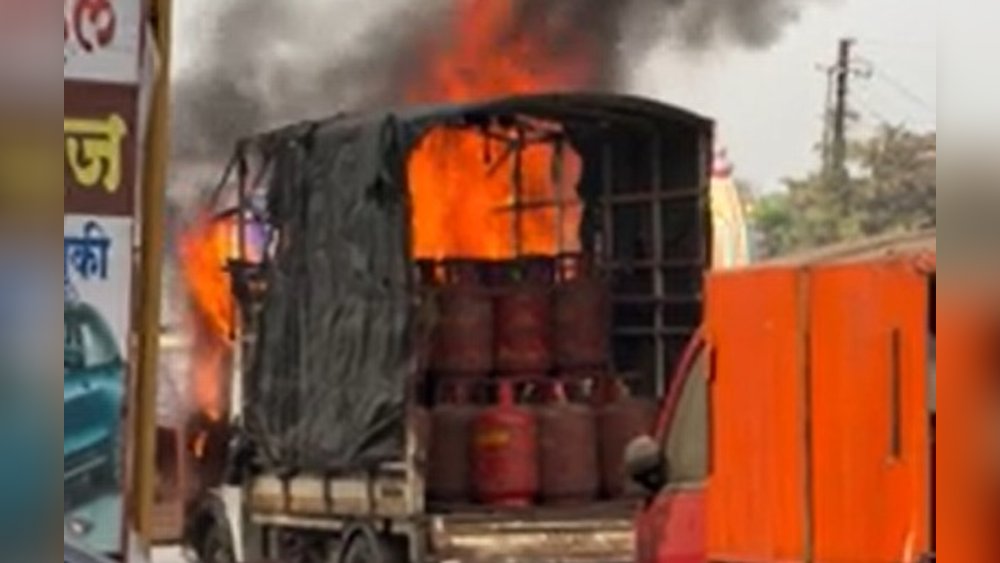 Time bomb: Pickup truck carrying gas cylinders bursts into flames