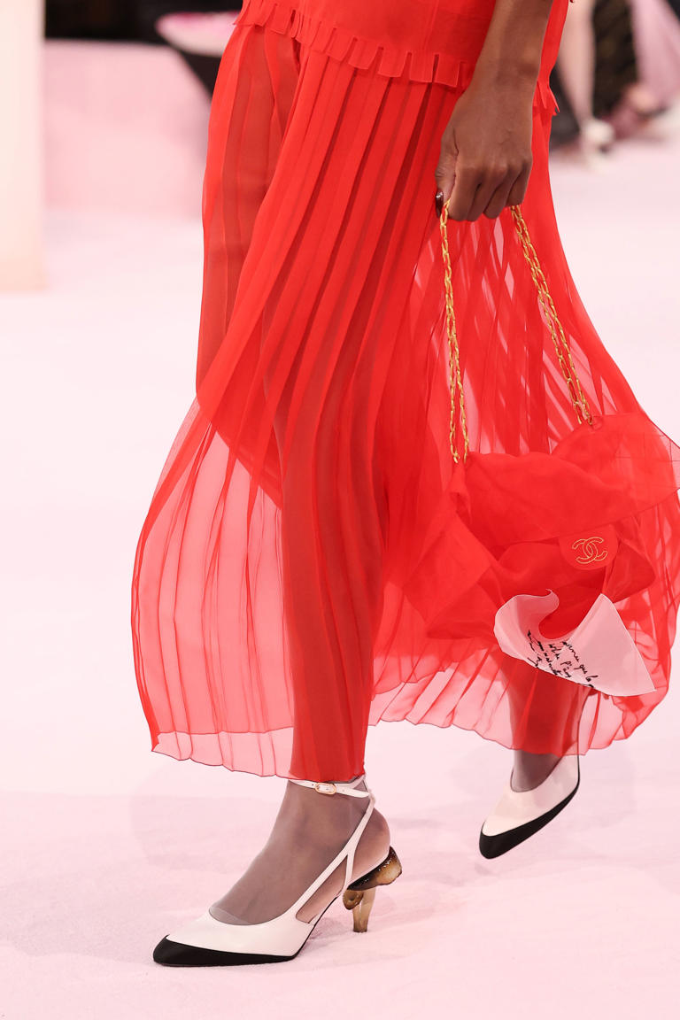 Ce sac Chanel mythique s'imagine dans une déclinaison haute couture