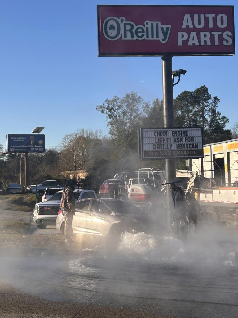 Car crashes into fire hydrant on Staring Lane in front of auto parts store
