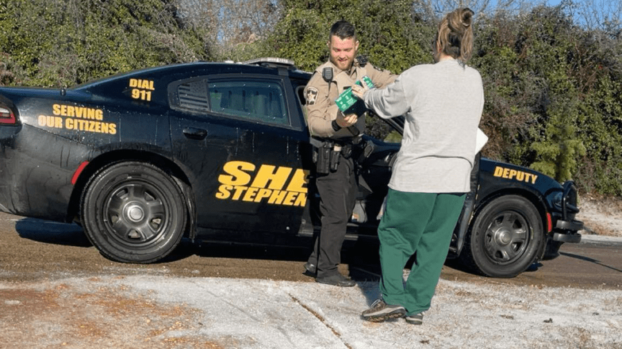 Georgia deputy delivers formula to mothers amid icy road conditions