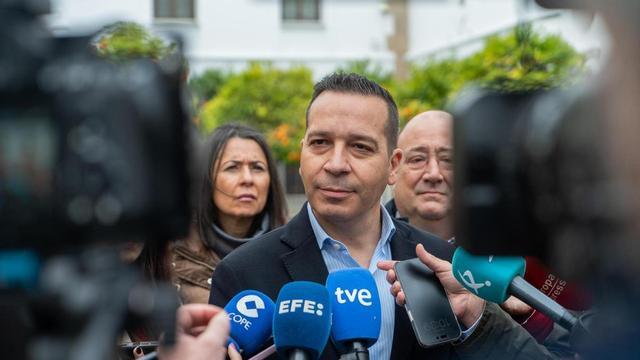 Vox enfría la urgencia de pactar con el PP en Extremadura y antepone ...