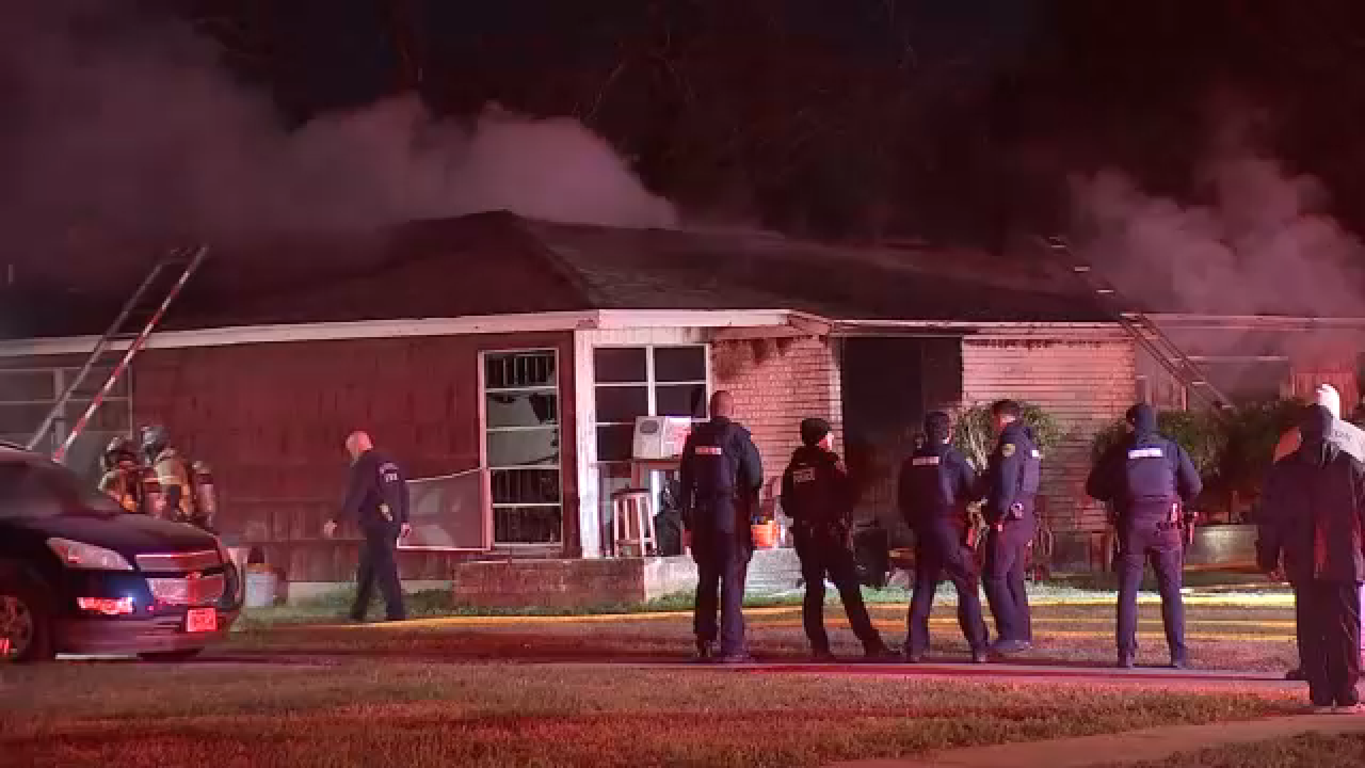 Man rescued from house fire in SE Houston dies, HFD says