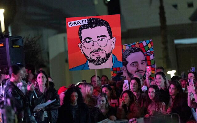 After 843 days, 12 hours, 6 minutes, Hostages Square clock goes dark ...