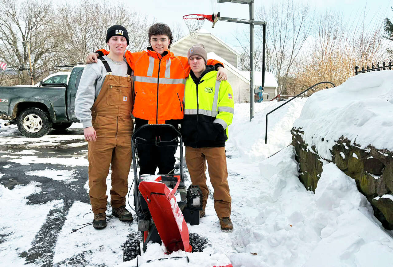 Connecticut teens rake in $800 clearing driveways after Sunday's ...