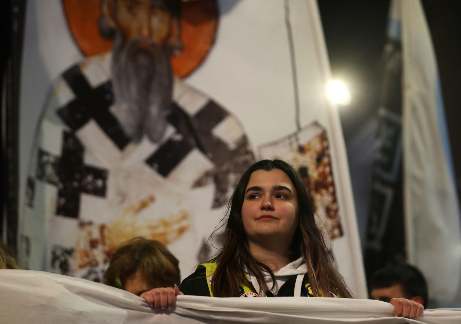 Miles de personas se manifiestan en Belgrado contra las presiones sobre ...