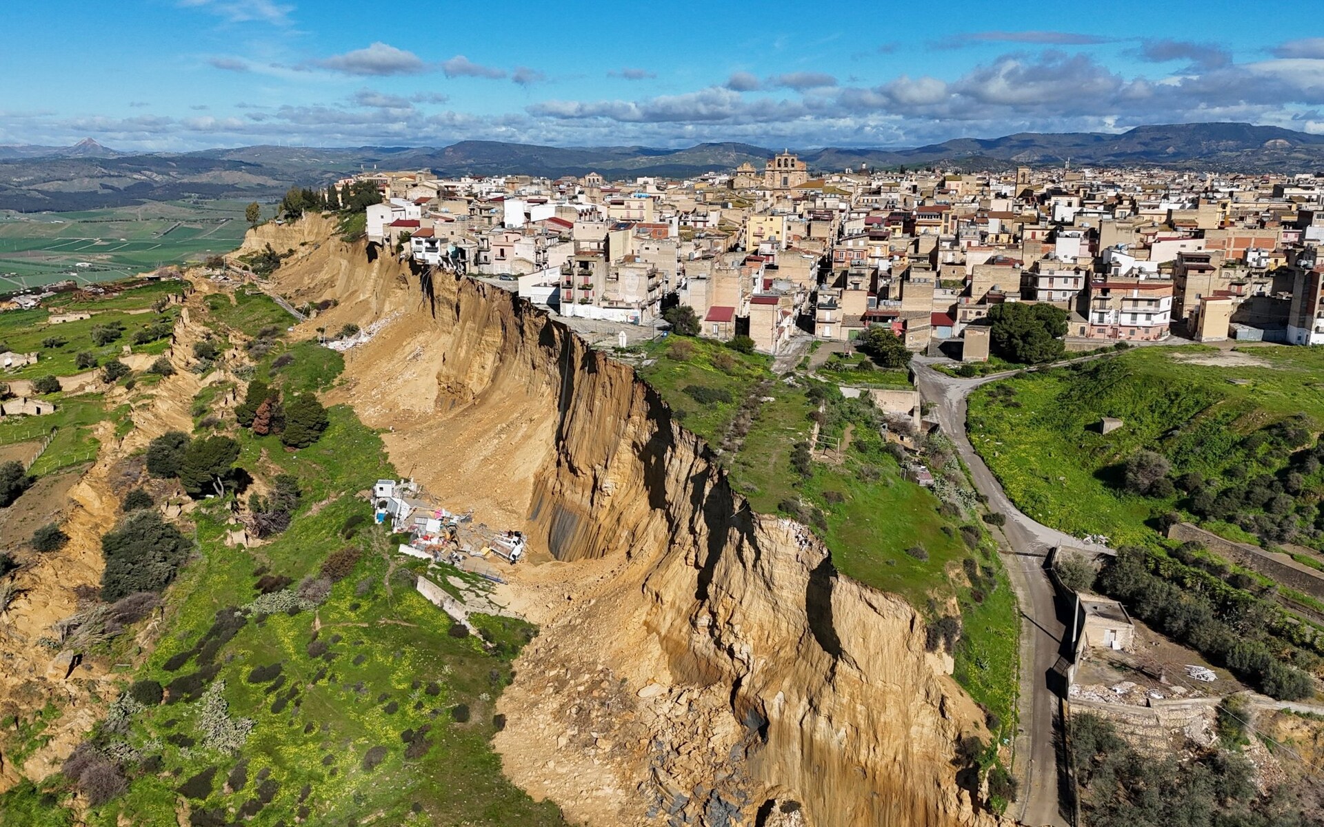 Sicilian town on verge of collapse after landslide<br>
