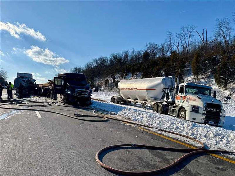 2 hospitalized after crash involving 3 semis shuts down I-275