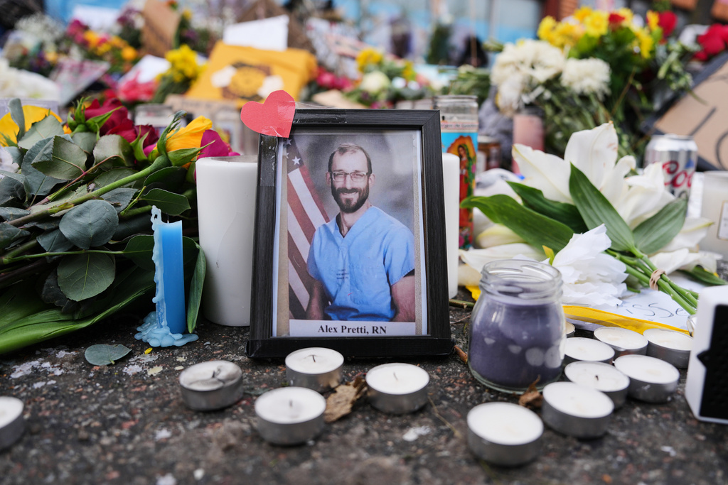 Alex Pretti broke rib in violent altercation with federal agents a week ...
