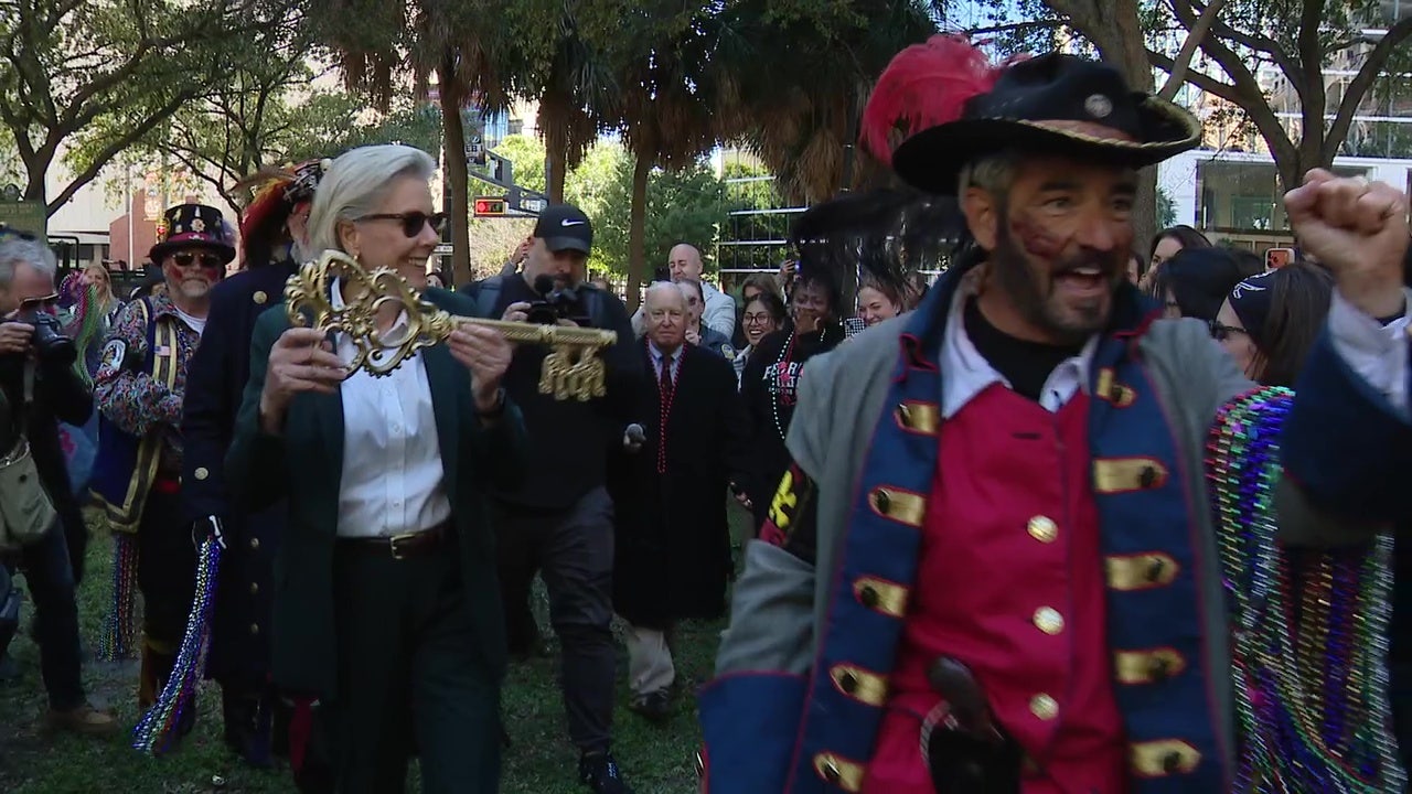 Gasparilla pirates rebuffed as mayor refuses to surrender key to the ...