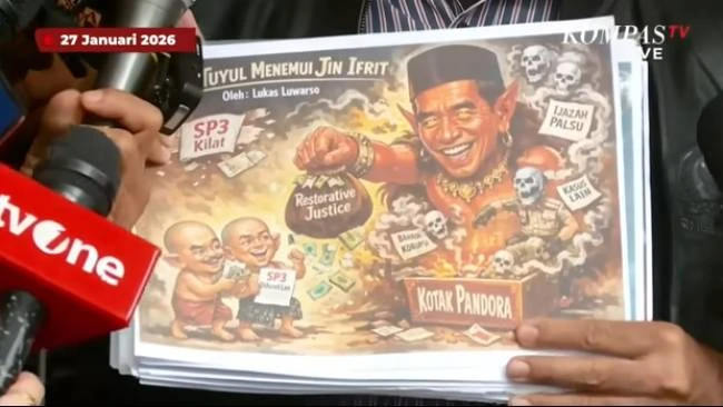 Roy Suryo menunjukkan karikatur Dua Tuyul Menemui Jin Ifrit karya Lukas Luwarso di Polda Metro Jaya, Jakarta, Selasa (27/1/2026).