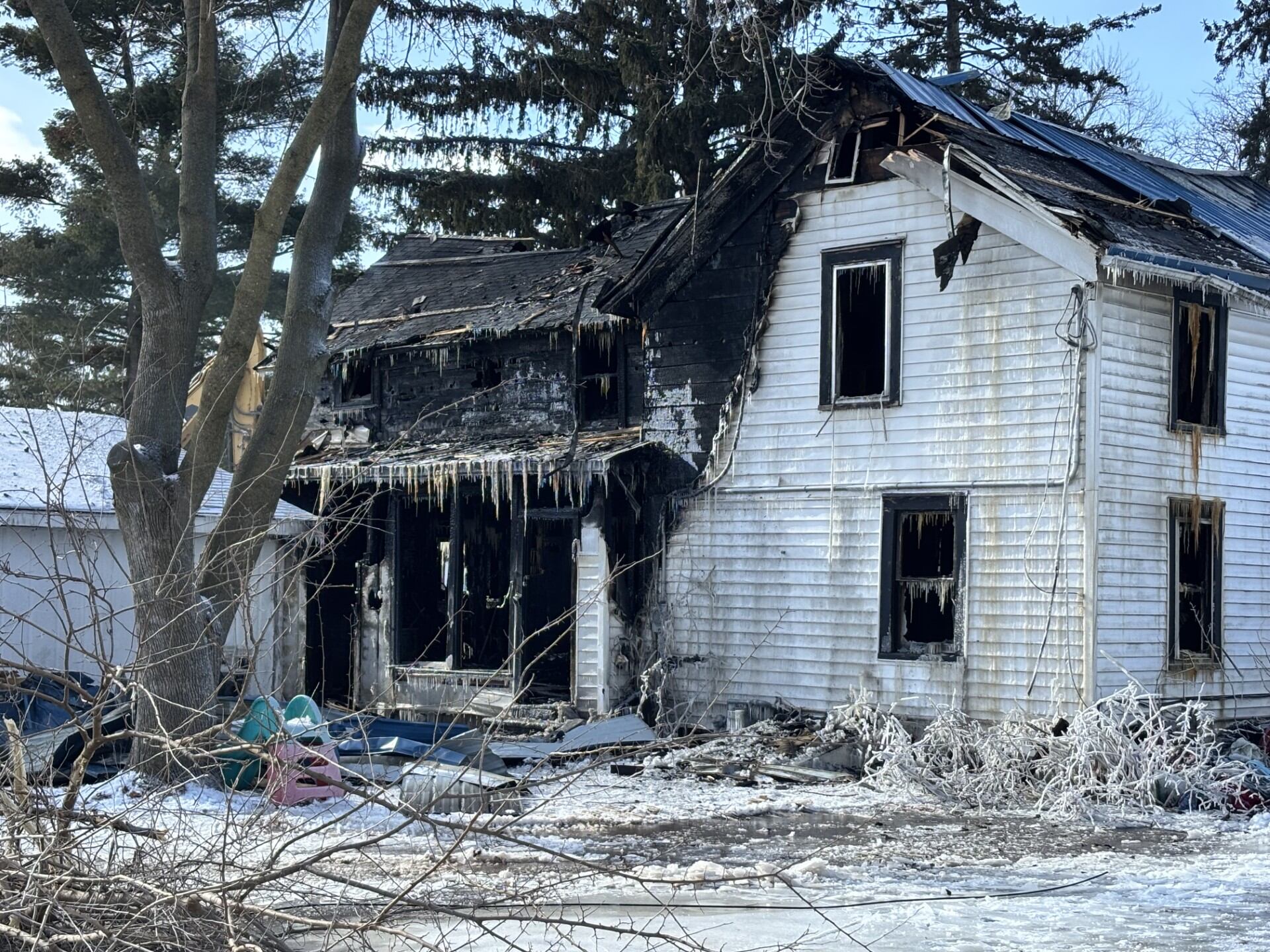 One dead in overnight Shawano house fire