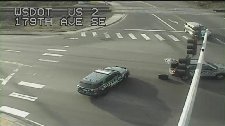 US 2 in Monroe closed in both directions after multi-vehicle crash