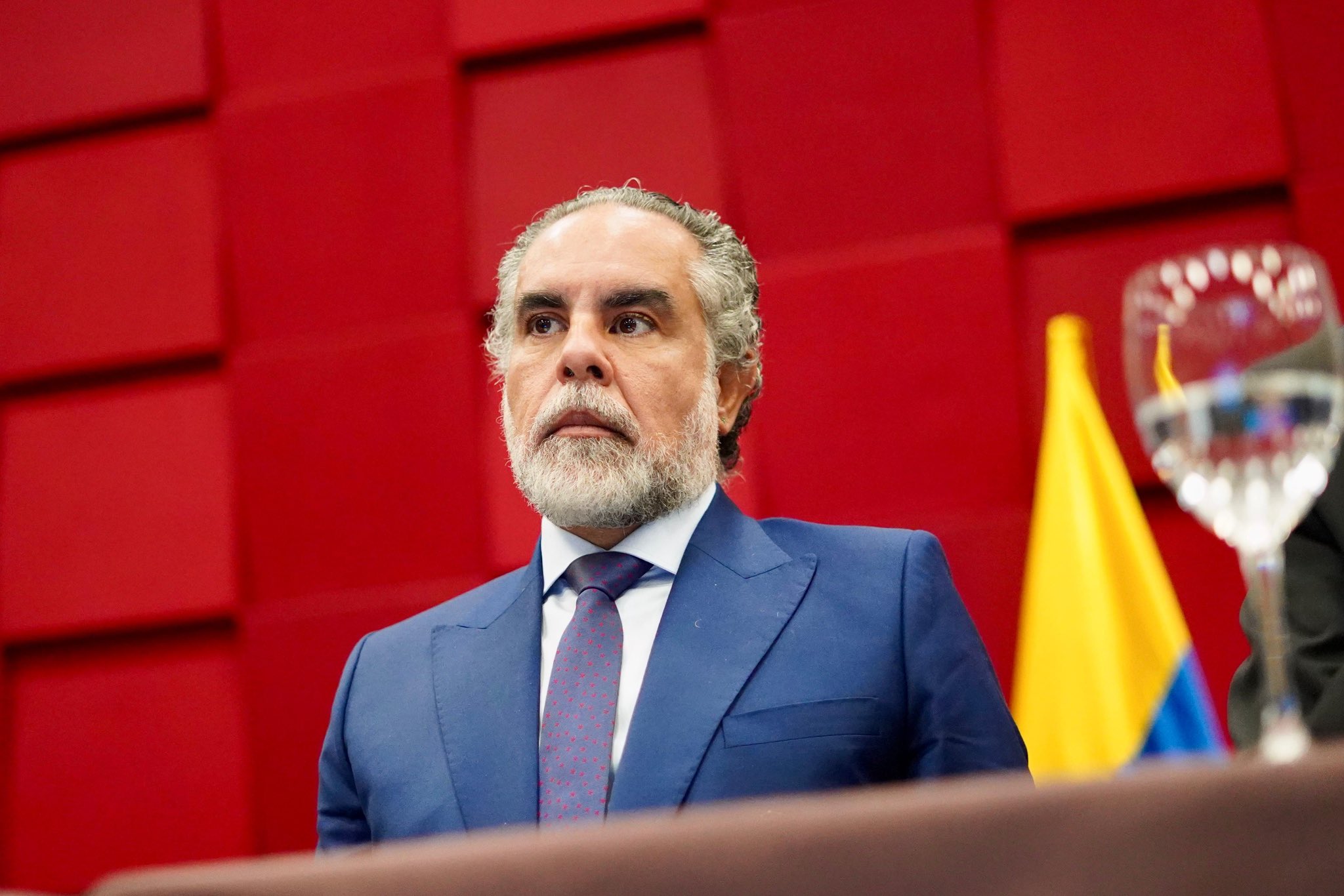 Ratifican a Benedetti como ministro del Interior y remiten a Procuraduría sus señalamientos contra magistrada