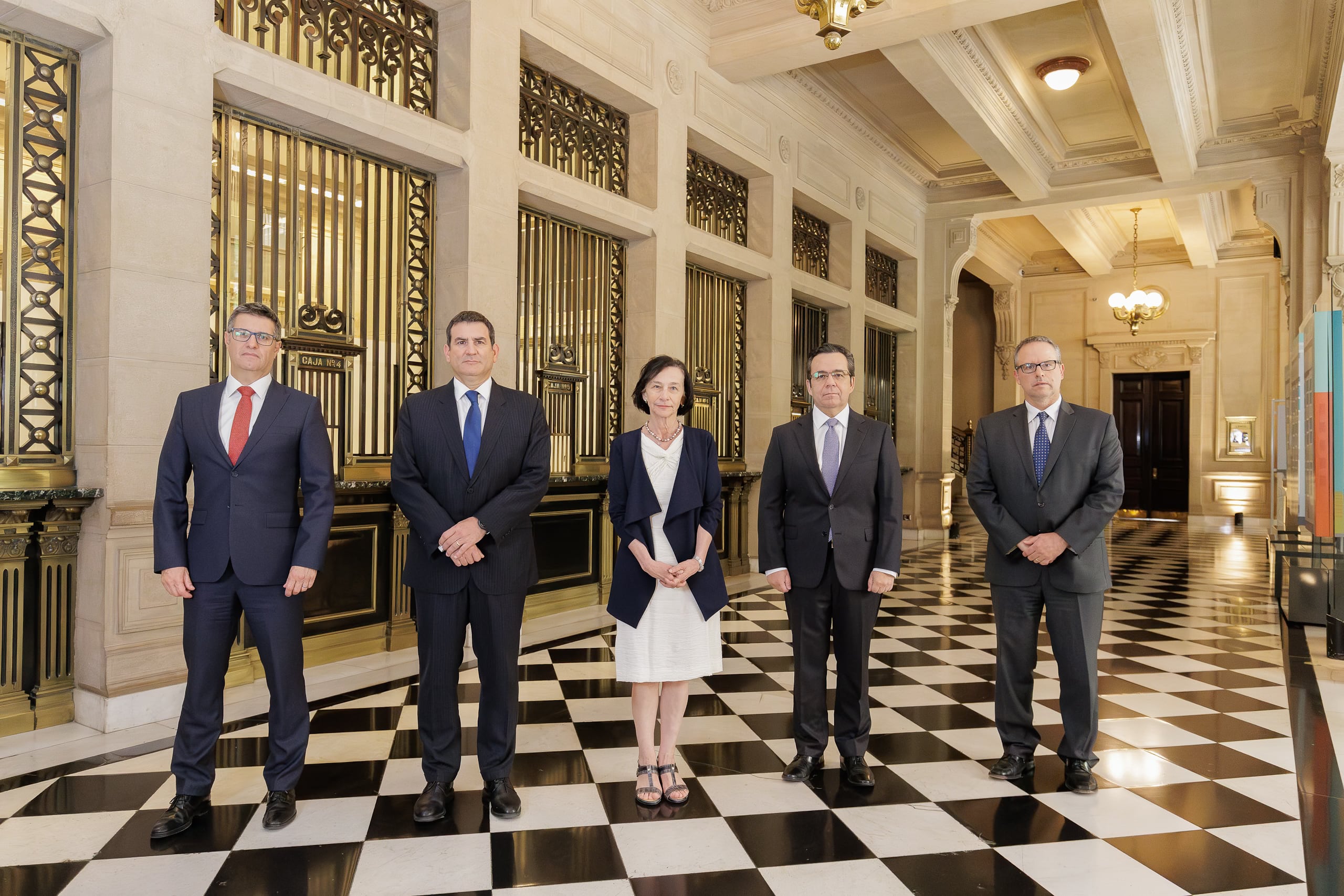 Banco Central mantiene la tasa de interés en 4,5% y anticipa menos ...