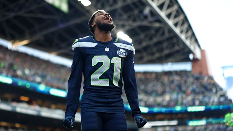 Multiple Illinois football players don coveted Super Bowl roster spots