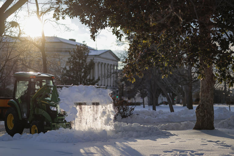 DC region continues slow cleanup after winter storm