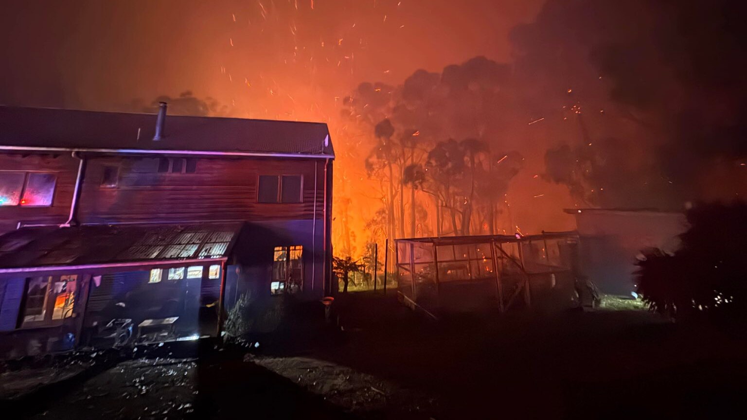 Homes feared lost in Otways bushfire amid extreme fire danger in Victoria