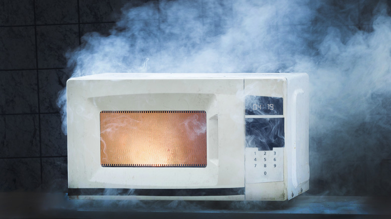 15 things you should never put in the microwave