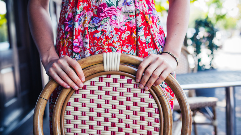 Archaic restaurant etiquette rules that should be rewritten