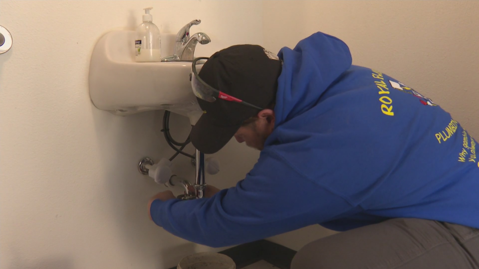 Extreme cold leads to surge in frozen pipe calls for Green Bay plumbers