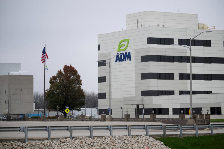 ADM to pay $40 million to settle SEC accounting fraud claims