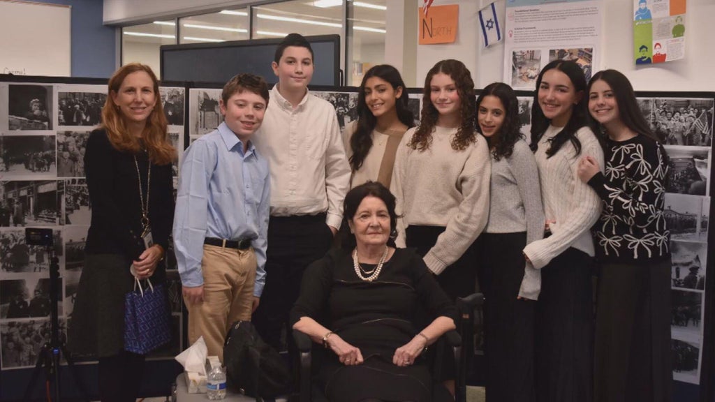 Holocaust survivor shares story for first time ever with Skokie student ...