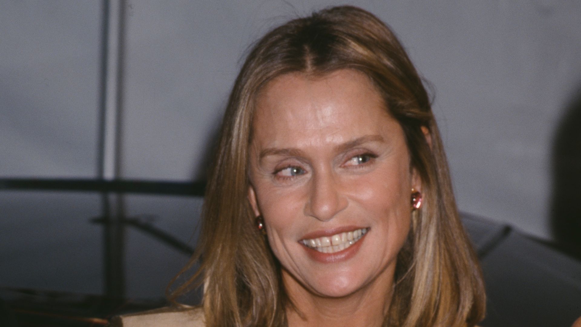 Lauren Hutton proves she's still got supermodel status at 82 in rare ...