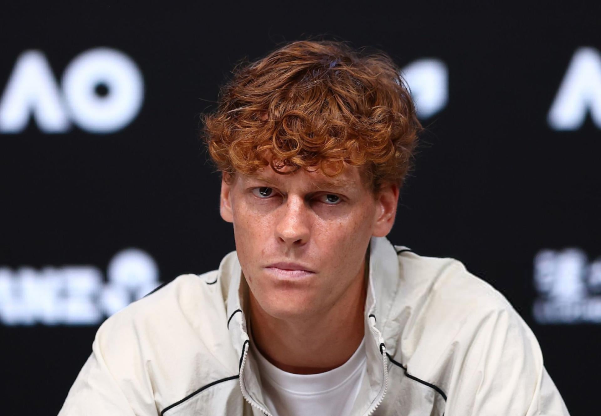 Jannik Sinner responds to umpire's order to remove banned device