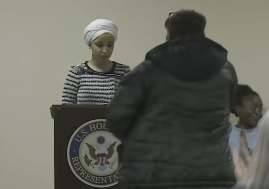 Breaking: Rep. Ilhan Omar rushed, sprayed by man at town hall event in ...