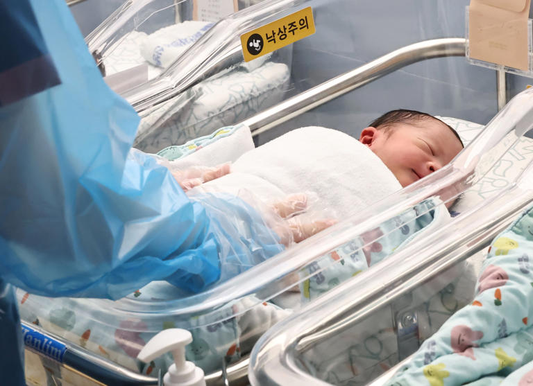 A nurse cares for a newborn in the neonatal unit at Ilsan Cha Hospital, CHA University, in Goyang City, Gyeonggi Province. /Yonhap