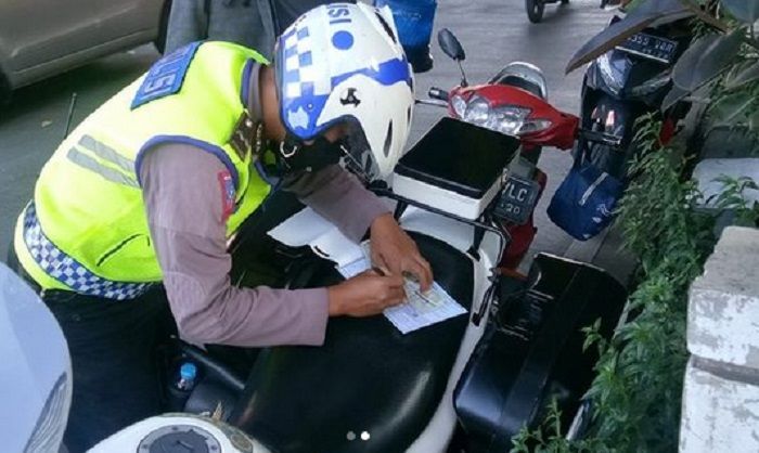 Kabar tilang manual kembali berlaku, denda naik 150 persen, ini pernyataan Korlantas Polri