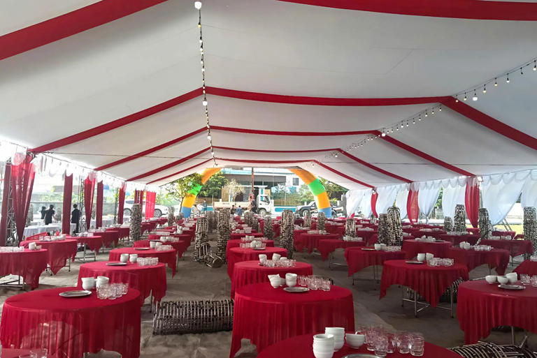 Mâm cỗ đã được bày biện để chuẩn bị cho bữa tiệc chiều 28/1. Ảnh: Hùng Lê