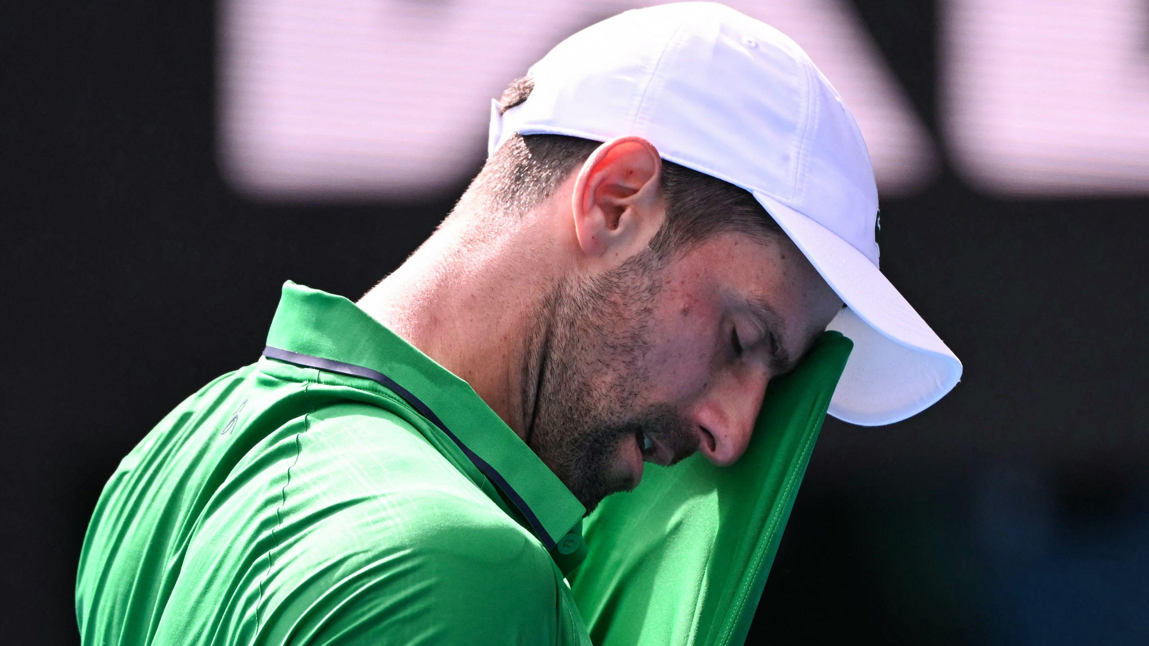 Djokovic scrapes into semis after Musetti injury