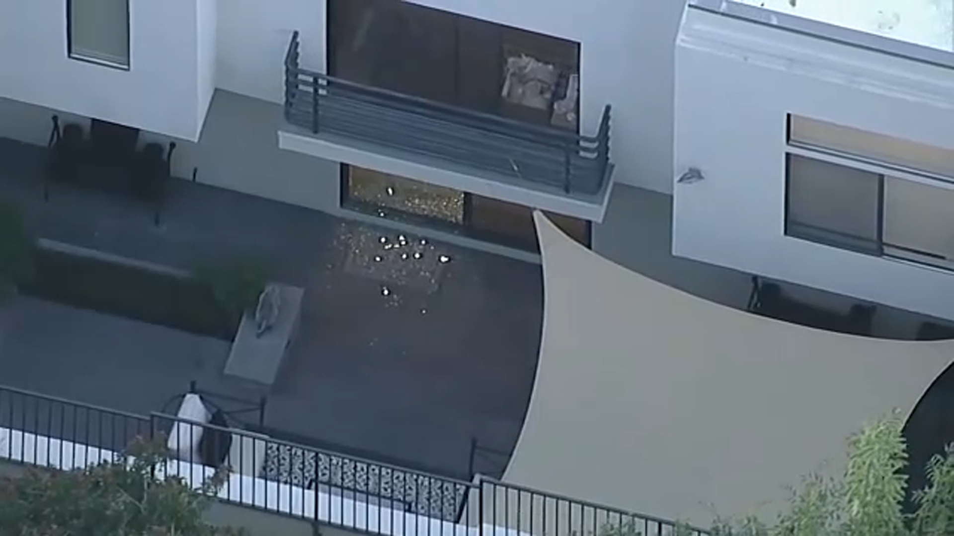 Homeowner opens fire on burglary suspects in Studio City, forcing them to flee, LAPD says<br><br>