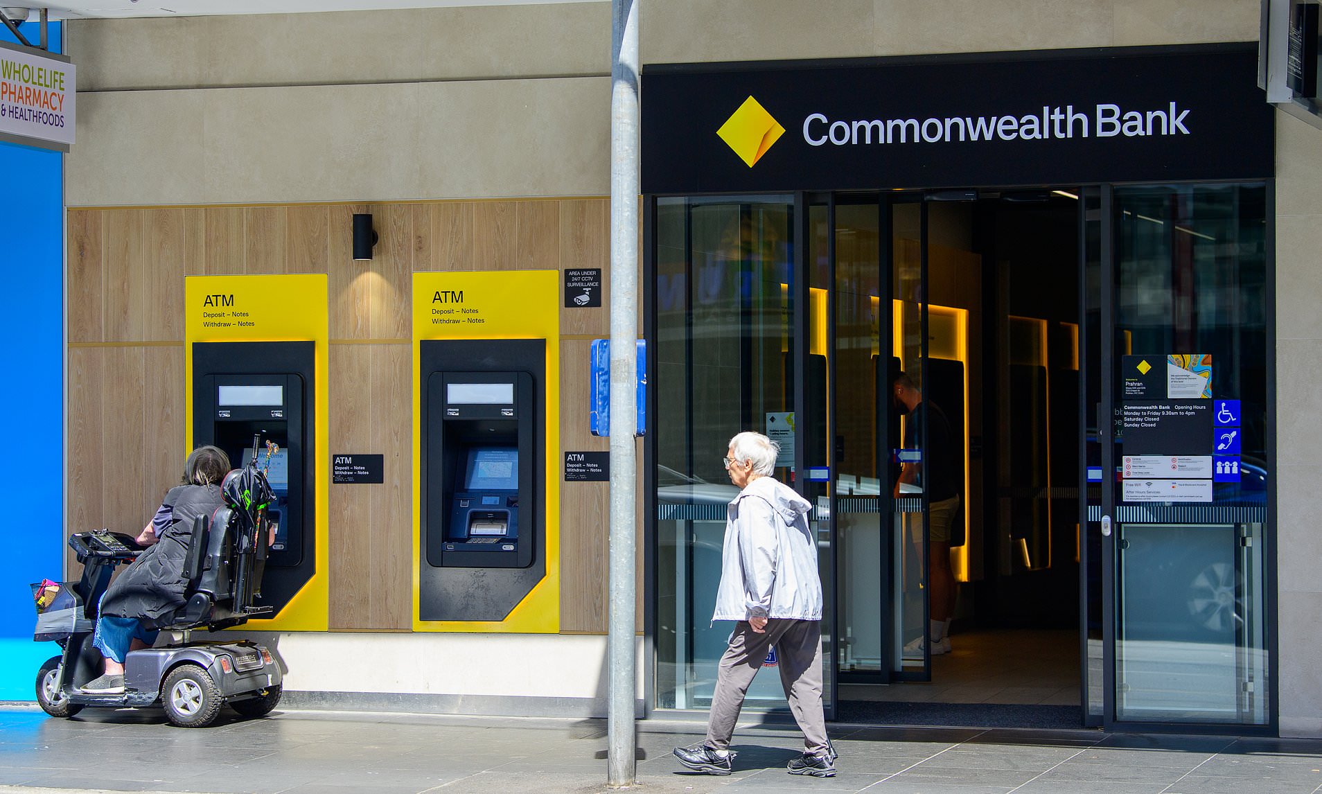 Commonwealth Bank suffers major outage with millions of users unable to ...