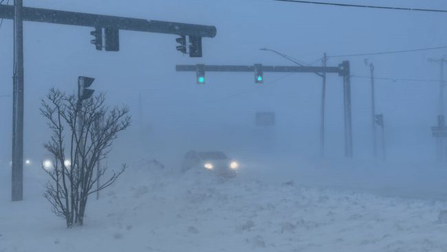 Lake-effect snow band creates dangerous rush hour conditions